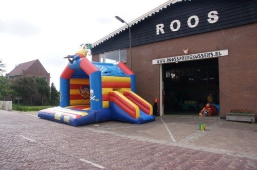 Springkussen Zeerover met glijbaan